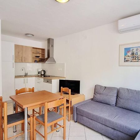 Apartments Lovincic Башка Екстер'єр фото