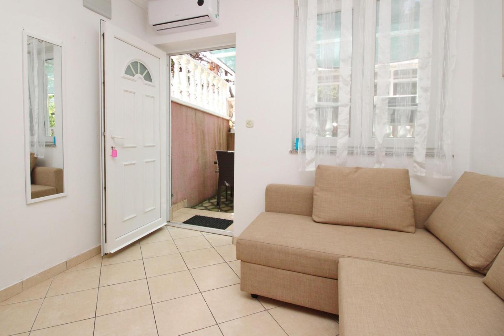 Apartments Lovincic Башка Екстер'єр фото