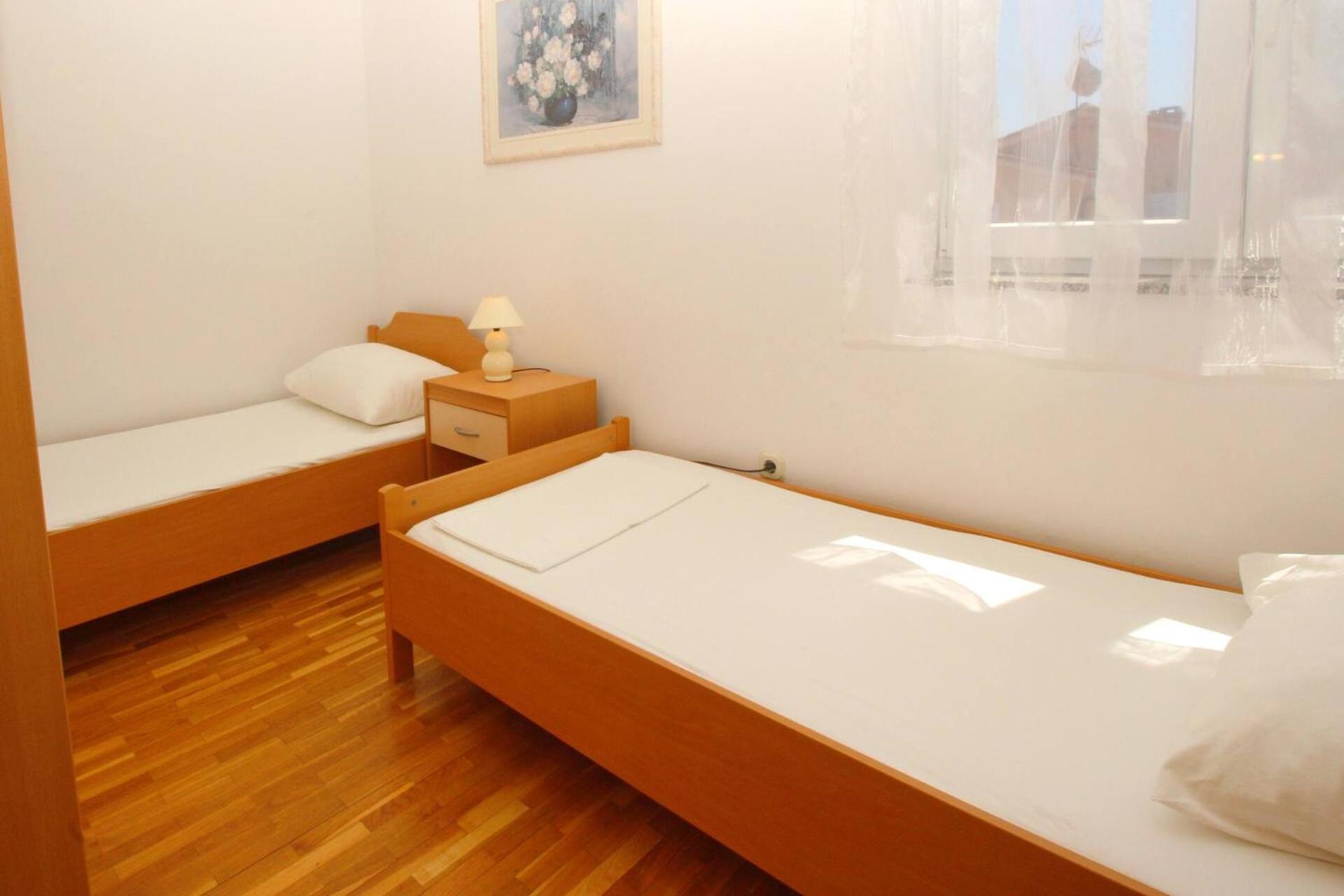 Apartments Lovincic Башка Екстер'єр фото