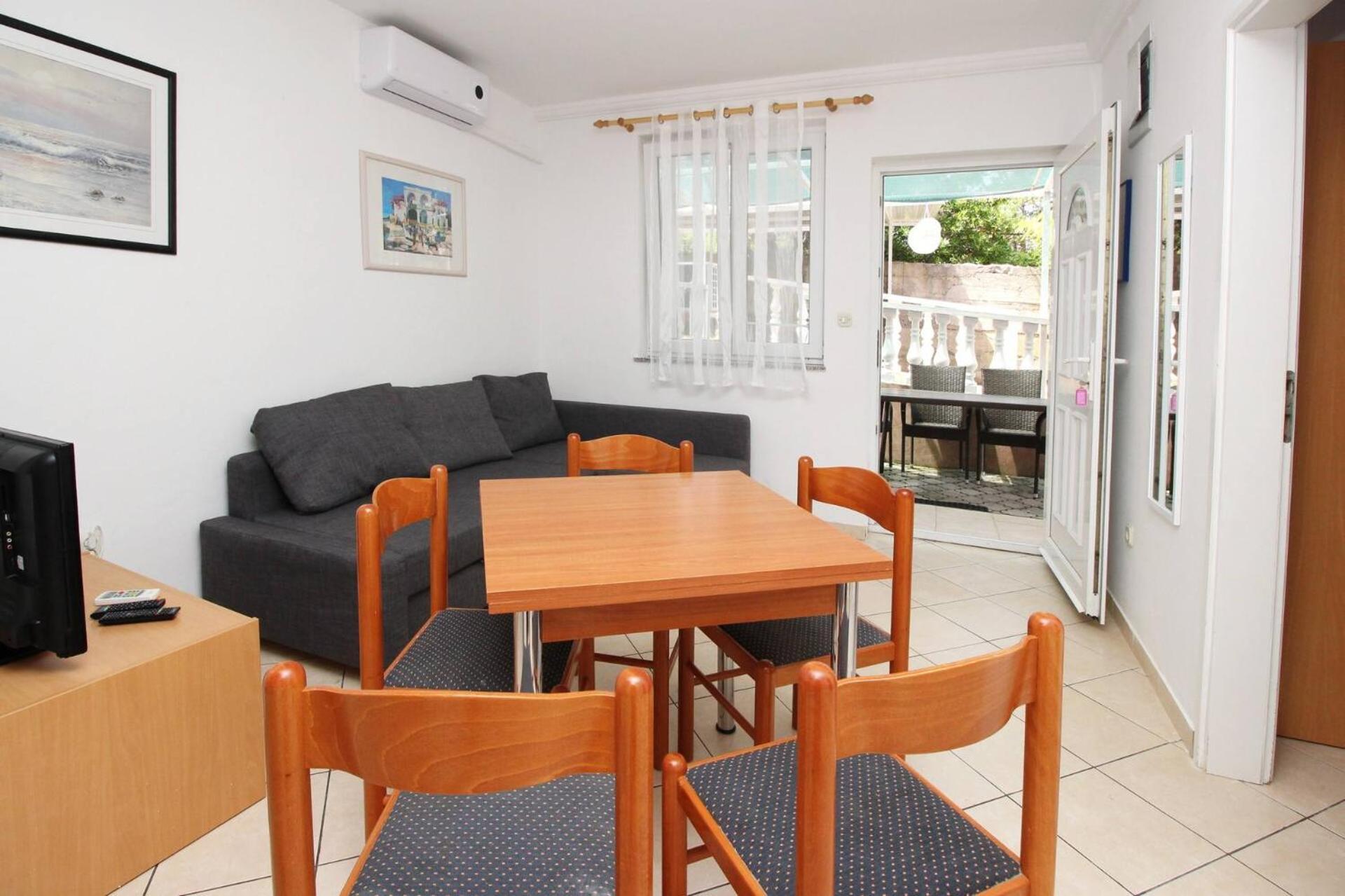 Apartments Lovincic Башка Екстер'єр фото