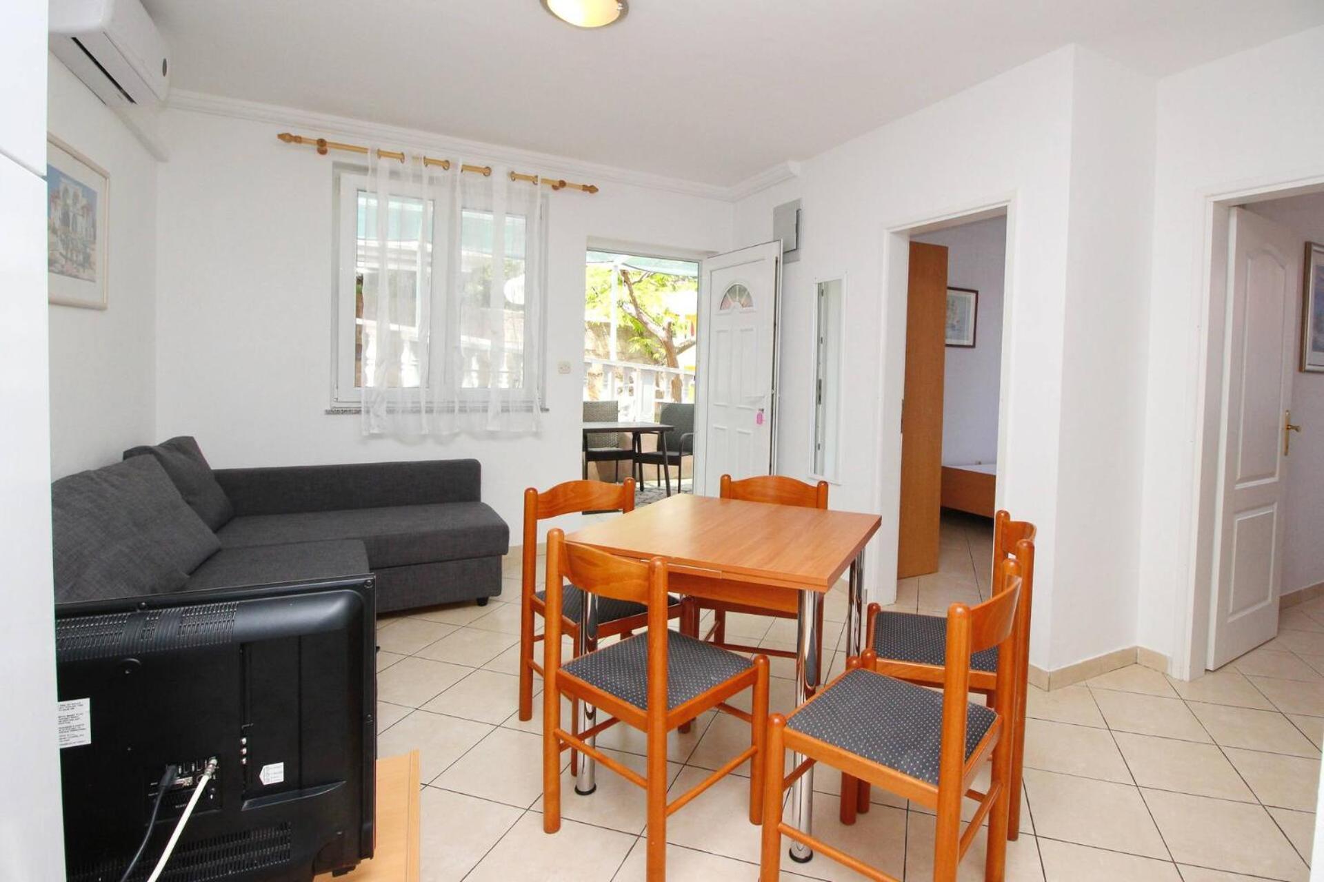 Apartments Lovincic Башка Екстер'єр фото