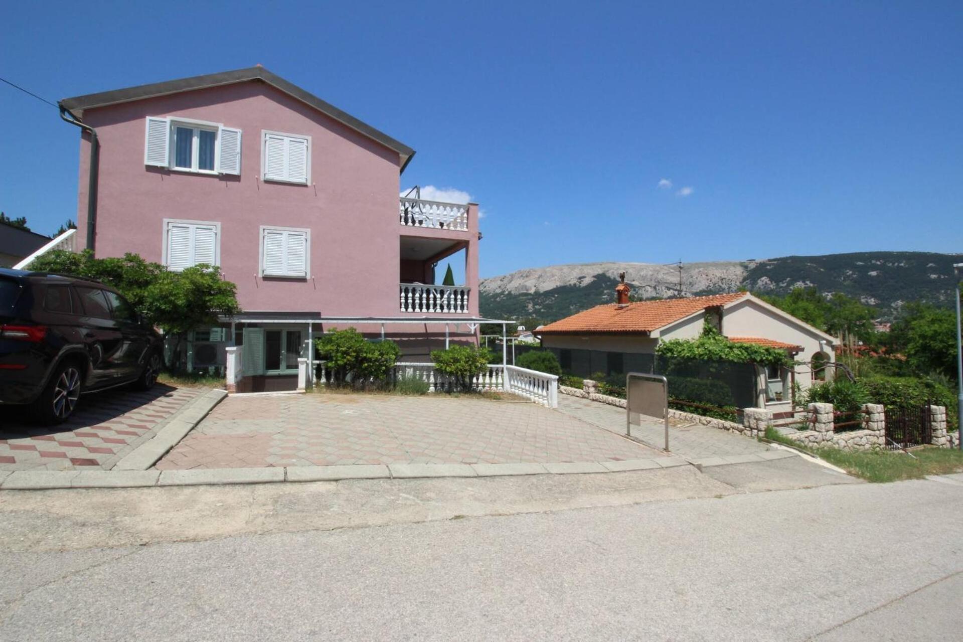 Apartments Lovincic Башка Екстер'єр фото