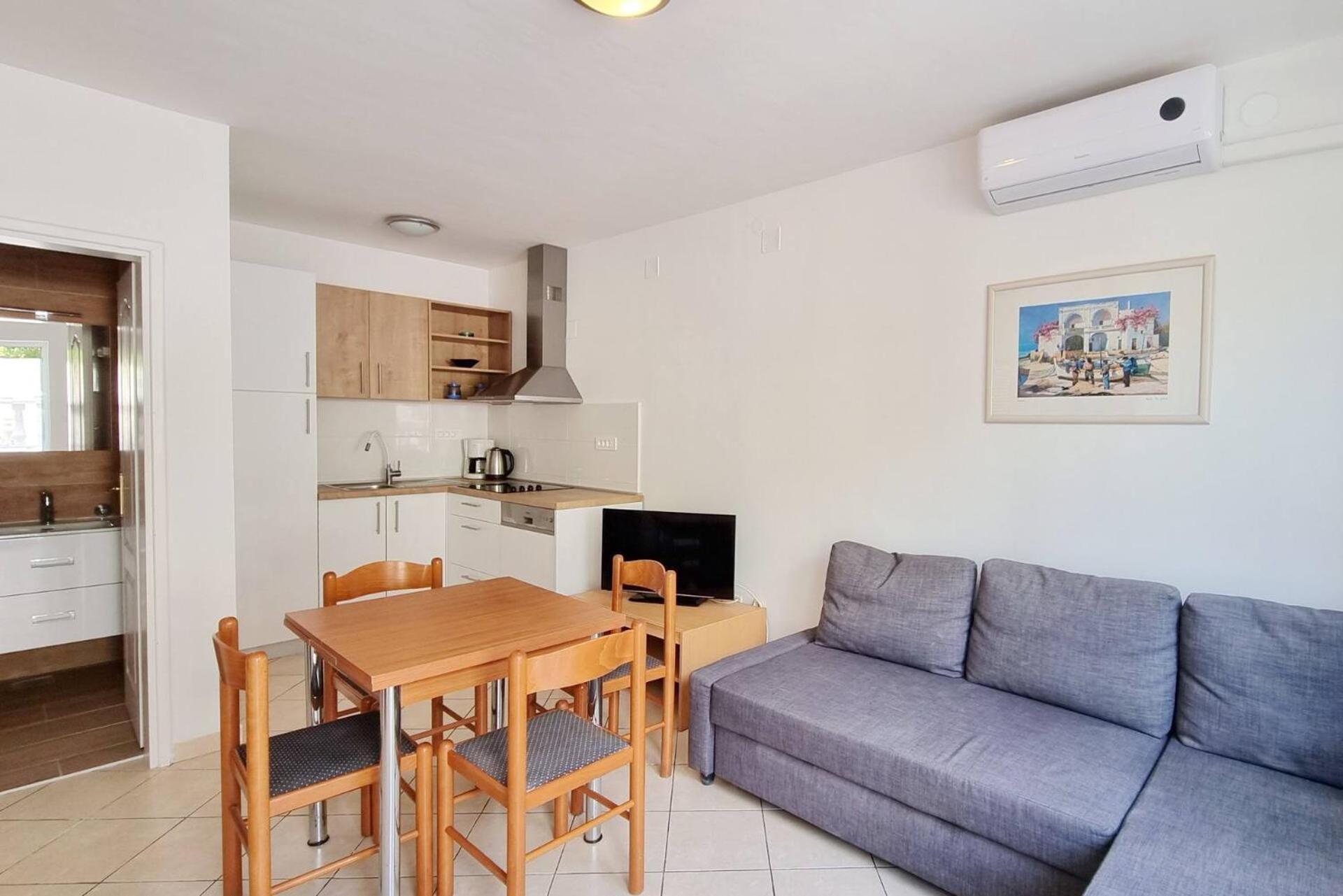 Apartments Lovincic Башка Екстер'єр фото