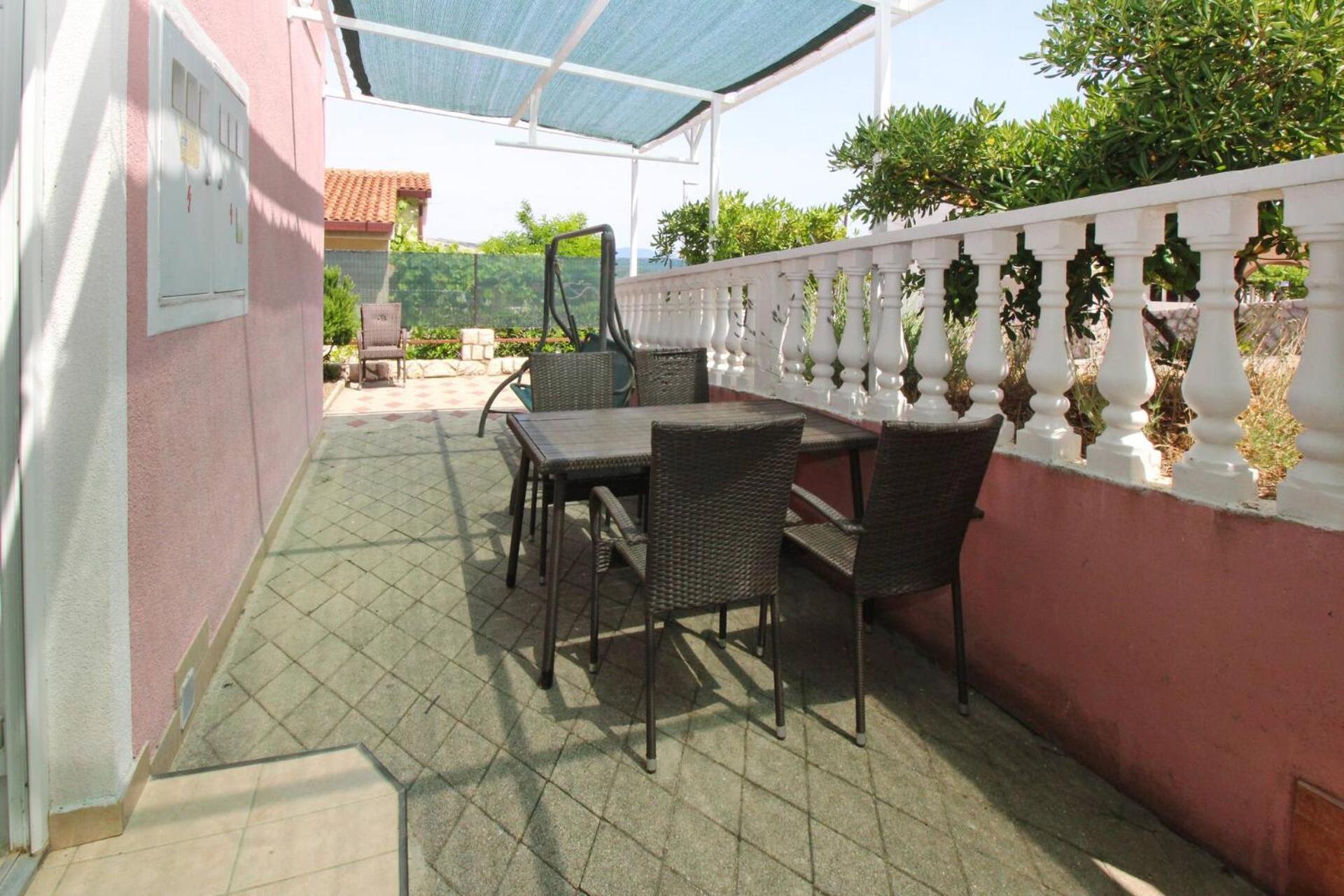 Apartments Lovincic Башка Екстер'єр фото
