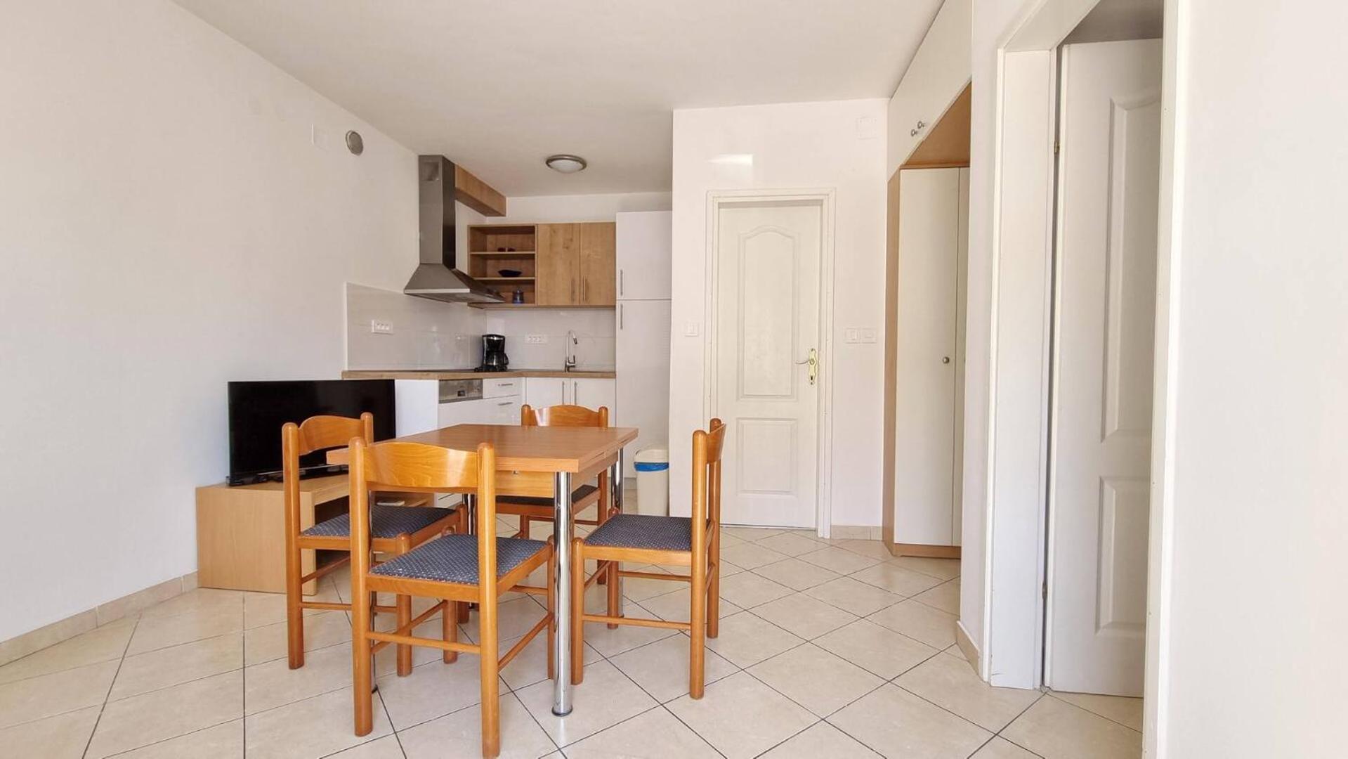 Apartments Lovincic Башка Екстер'єр фото
