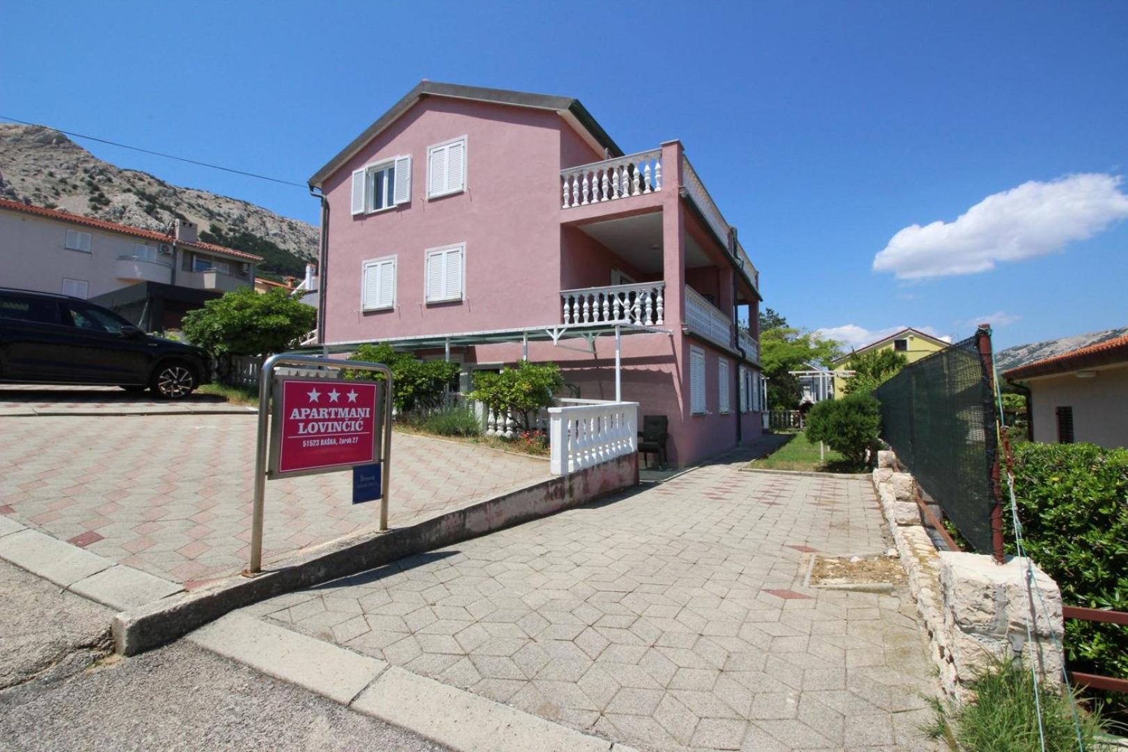 Apartments Lovincic Башка Екстер'єр фото